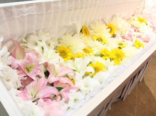 直葬・火葬式専門相談窓口ファミリー・ホール、花いっぱい火葬プランのご案内