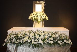 ファミリーホール鶴ヶ峰の家族葬、お選びいただける祭壇装花