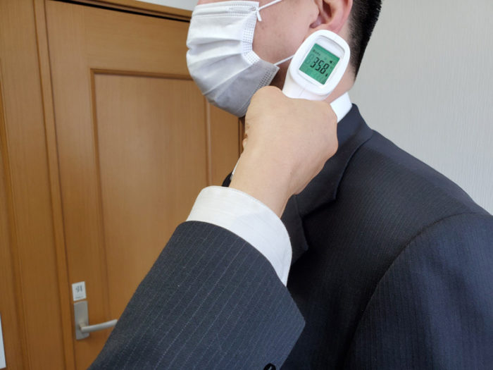 ファミリーホール鶴ヶ峰のコロナウィルス感染症対策、スタッフの検温実施